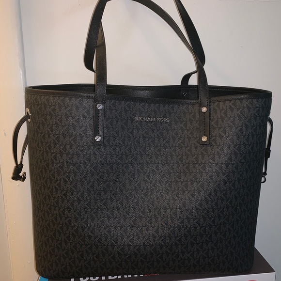 Michael Kors Handbags - Michael Kors Tote